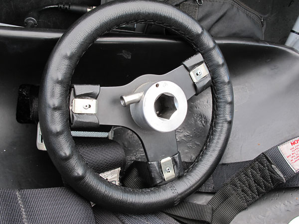 Quick release steering wheel hub.