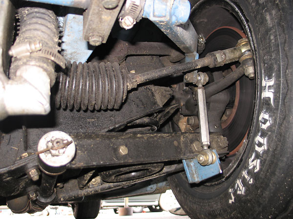 Fab-tek tubular front anti-sway bar, on aluminum pillow blocks.