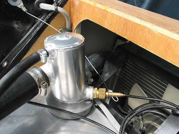 Custom swirl pot, with coolant temperature sensor.