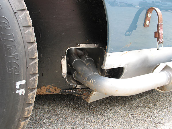 Ceramic powder coated four-into-oone header with 1.5 inch primaries and 2 inch exhaust pipe.