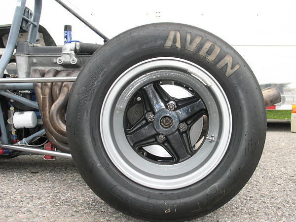 Avon racing tires (8.2/22.0/13 front and 10.5/23.0/13 rear).