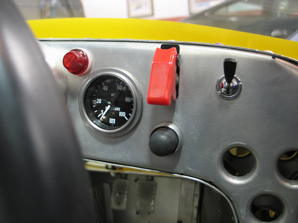 The car is equipped with Stewart Warner gauges. (Shown here: engine oil pressure gauge, 5-100psi.)