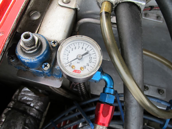 Holley adjustable fuel pressure regulator, with AED fuel pressure gauge (0-15psi).