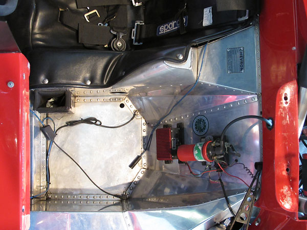 Armrest/divider between driver and passenger sides of the cockpit: Chevron B19 vs. Chevron B21.