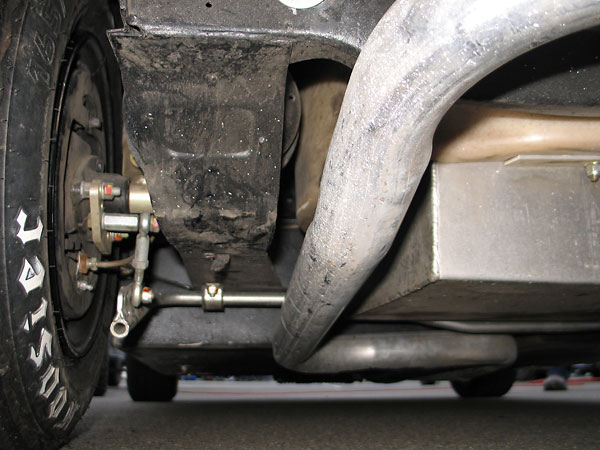 Tubular rear anti-sway bar.