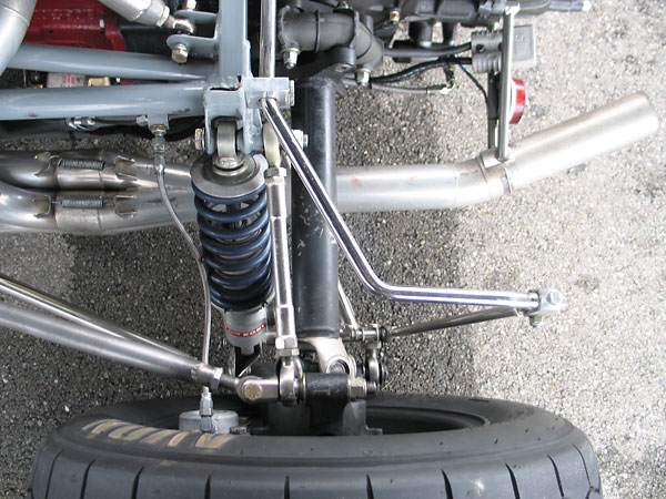 To accomodate rain showers and a damp track, Brad adjusted his rear anti-sway bar to the softest possible setting.