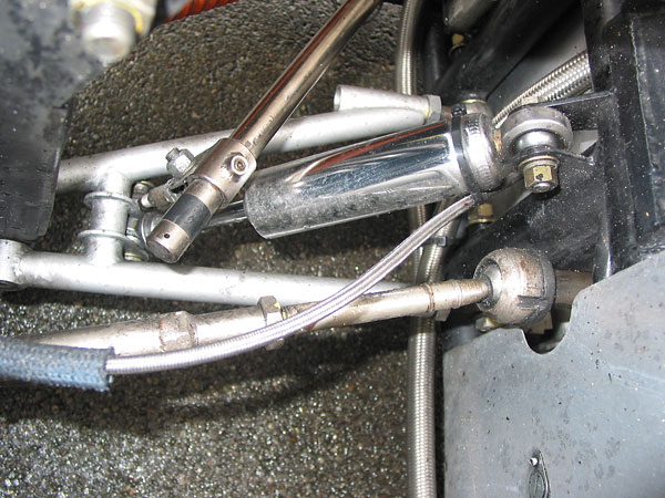 Adjustable anti-sway bar.