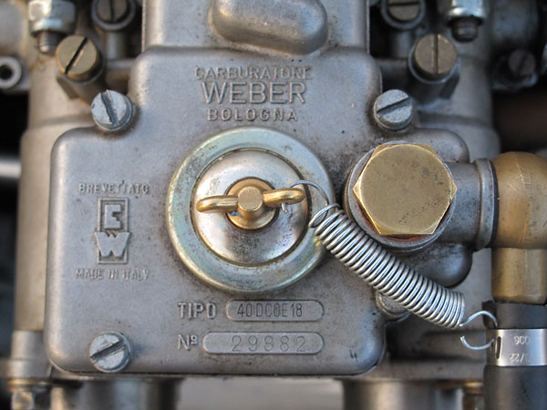 Weber carburetor: Tipo 40DCOE18, Number 29882 - mounted on a Warnerford intake manifold.