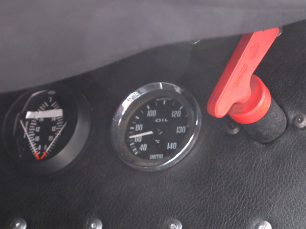 Westach dual exhaust temperature gauge (700-1700F) and Smiths oil temperature gauge (40-140C).