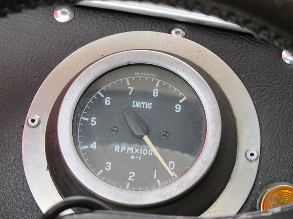 Smiths mechanical tachometer (0-9000rpm).