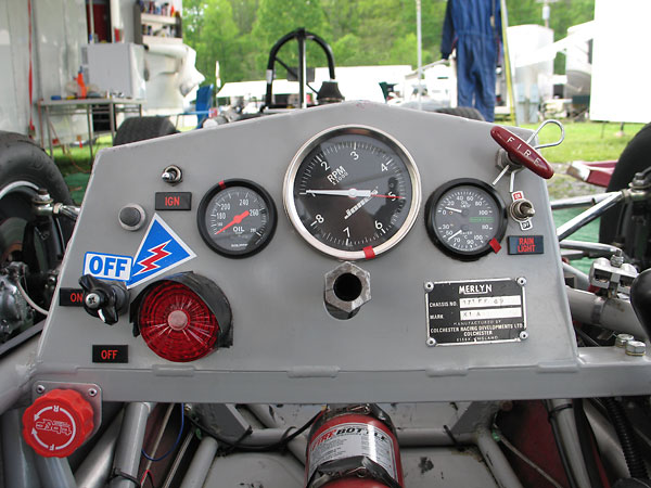 Racetech dual oil pressure (0-100psi) and coolant temperature (30-110C) gauge.