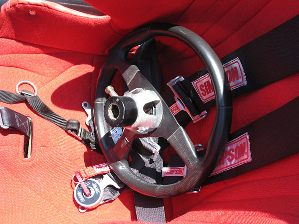 Quick release steering wheel hub.