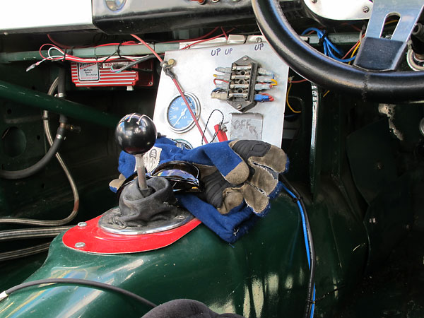 Hurst shifter with shortened levers and Heim jointed rods.