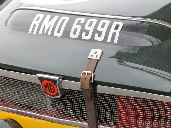 MBL-546E had a leather hold-down strap at the front of its bonnet but RMO-699F didn't.