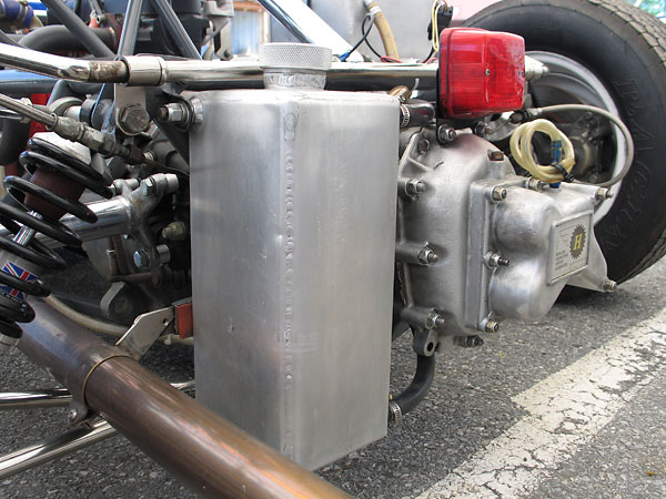 Rear mounted engine oil reservoir.