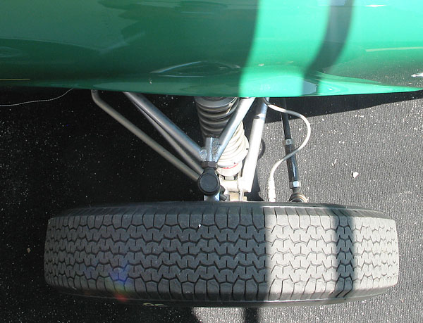 Dual wishbone front suspension.
