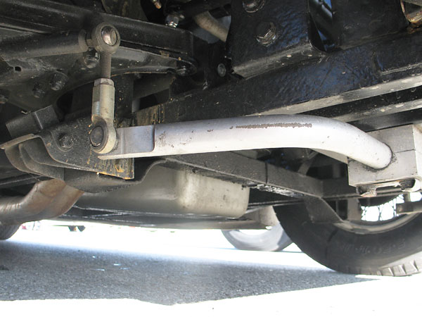 Oversized front anti-sway bar mounted on aluminum pillow blocks.