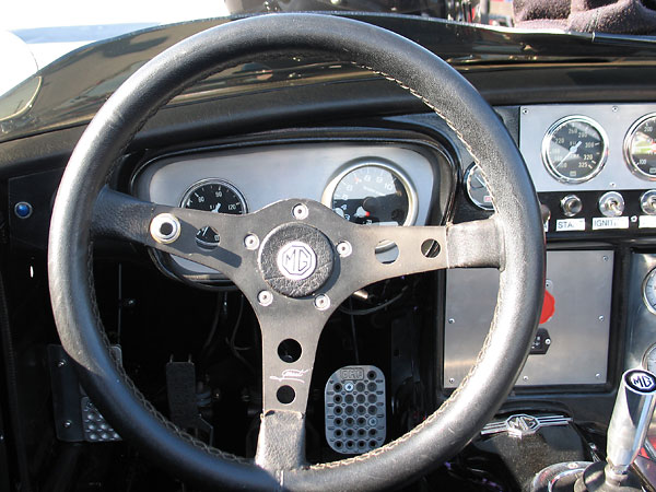 Grant steering wheel. Note push-to-talk button for the two-way radio.