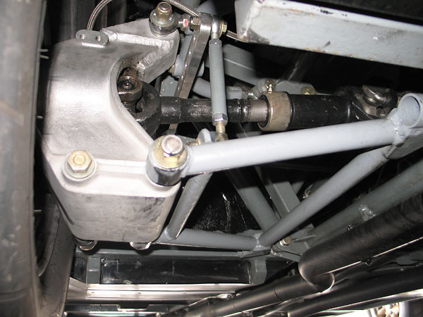 Reinforced aluminum hub carriers. Custom heavy-duty half shafts with machined M-21 universal joints.