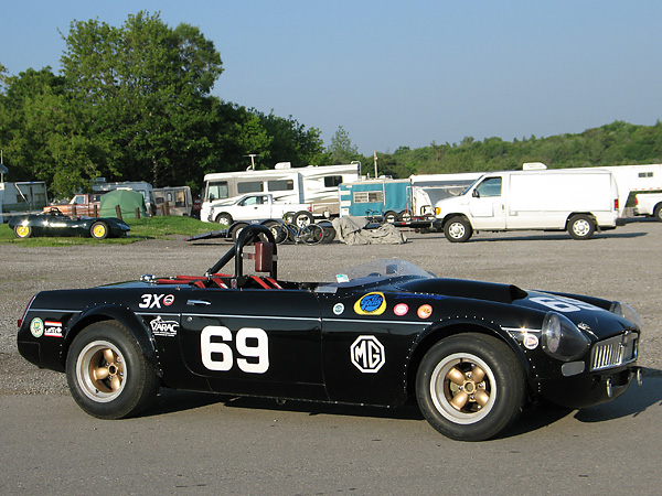 Both front and rear fender flares were custom formed out of aluminum sheetmetal.