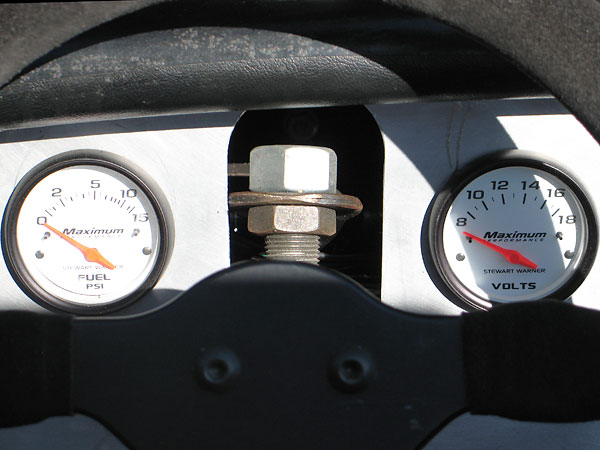 Stewart Warner Maximum fuel pressure (0-15psi) and voltmeter (8-18V) gauges.