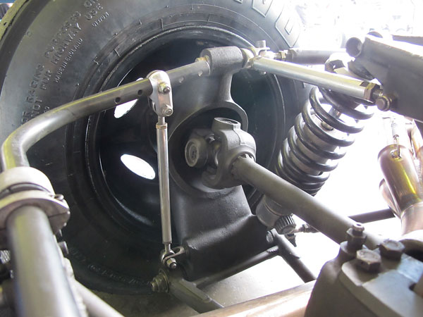 5-position adjustable anti-sway bar. Notice that its tubular construction reduces weight.