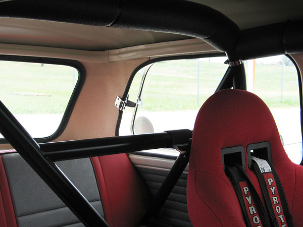 Shoulder harness straps wrap neatly around one of the rollcage's horizontal bars.