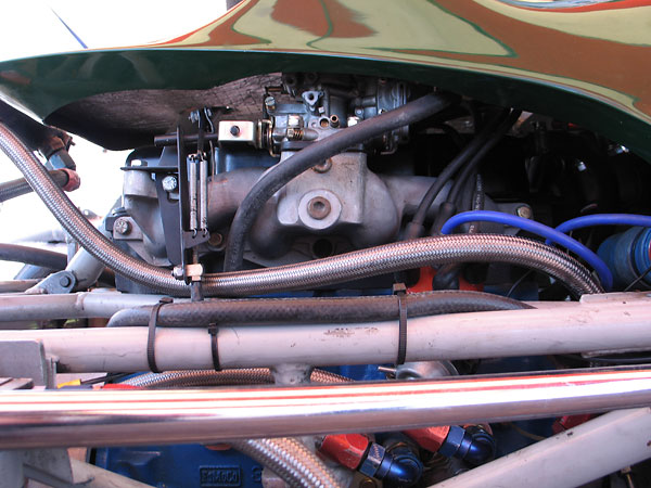 Weber 32/36 DGV carburetor.