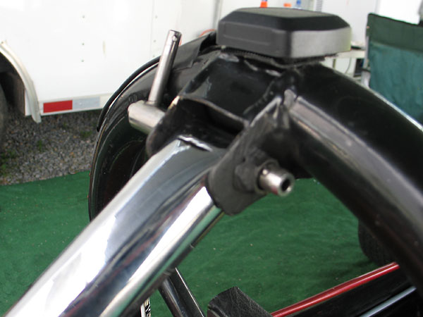 In old Royale photos, rearward rollhoop braces are smaller in diameter and terminated with Heim joints.