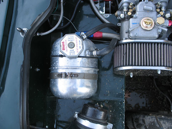 Harrison (Corvette style) coolant header tank.