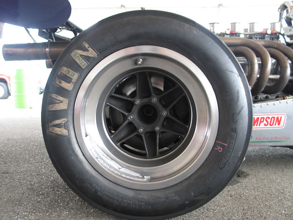 Avon tires (23.5/11.0/15 front, 27.0/14.0/15 rear). 
