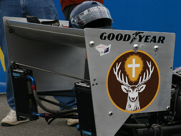 Sticker: In memory Ian Gordon with a New Zealand flag, on a rear wing motif.
