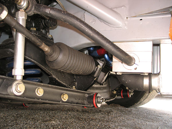 The upgraded front anti-roll bar is mounted on aluminum pillow blocks.