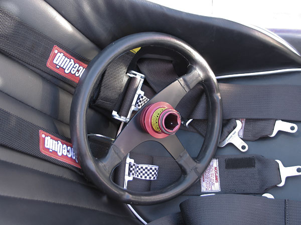 RaceTech Design steering wheel. Quick release hub.