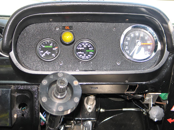 Racetech water temperature gauge (30-110C) and dual oil pressure (0-100psi) / oil temperature gauge (40-140C).