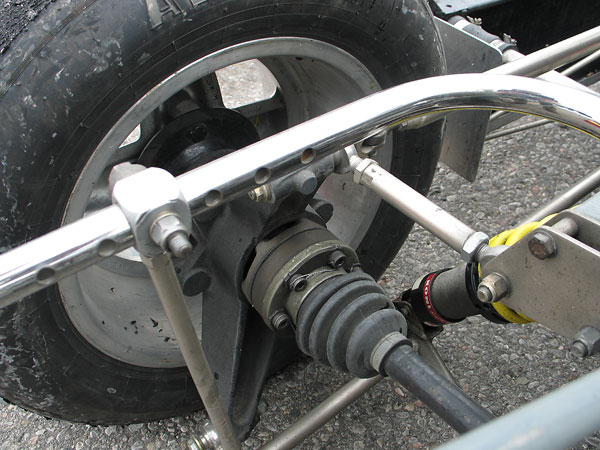 Adjustable (seven position) tubular anti-sway bar.