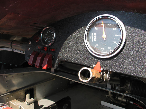 Smith oil pressure gauge (0-160psi) and AutoMeter tachometer (0-8000rpm).